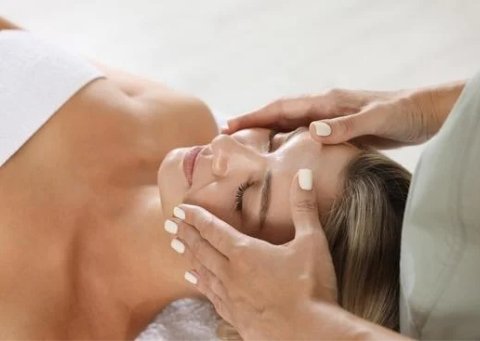 Masaje Facial en Málaga – Elena Quispe