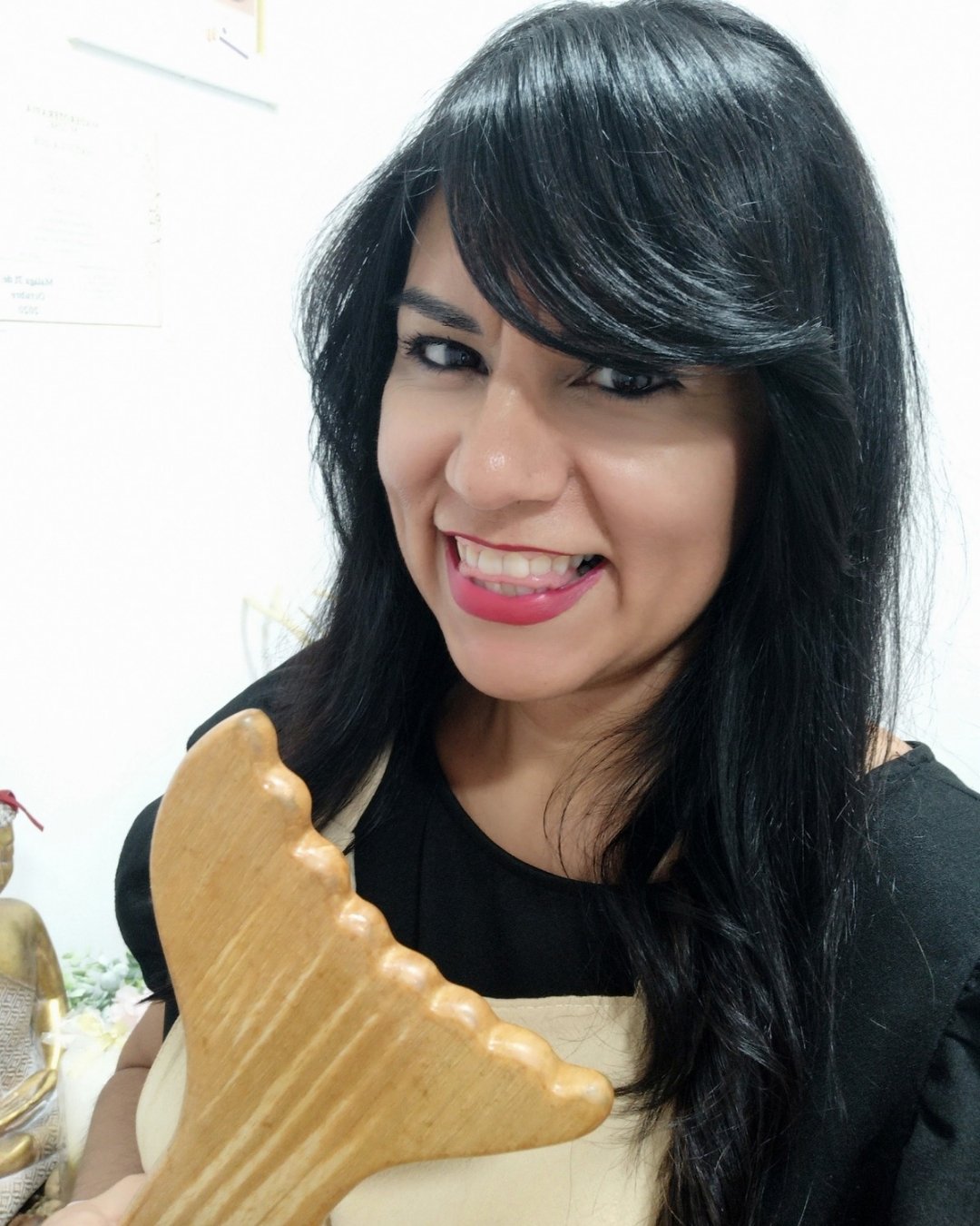 Elena Quispe Navarro, quiromasajista titulada en su centro de masajes en Teatinos, Málaga